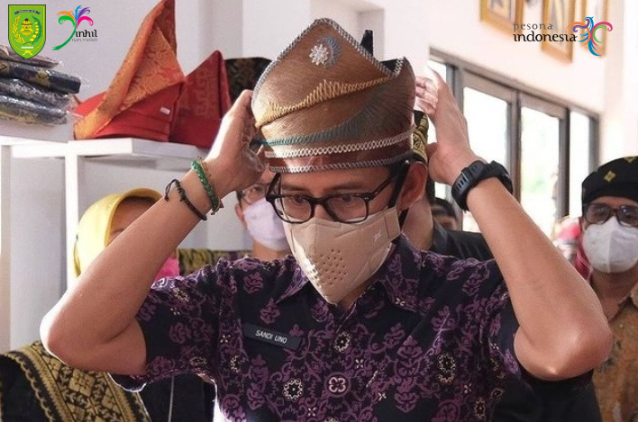 Hasil Pengrajin Dari Inhil, Upeh Kelapa Dijadikan Ikat Kepala Bernilai Jual Tinggi