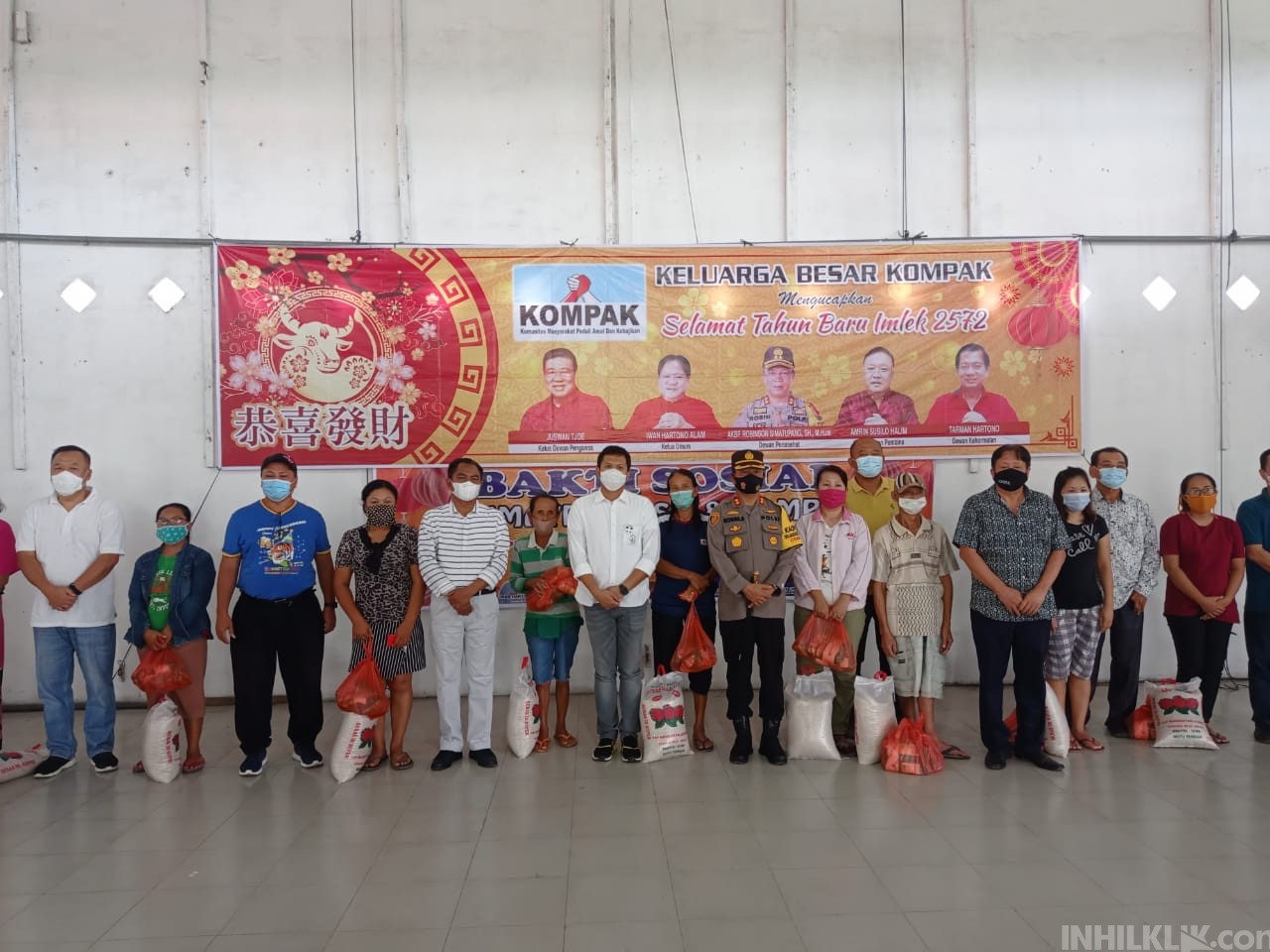 KOMPAK Sumut Bagikan Sembako, Darma Wijaya: Ringankan Beban Masyarakat Ditengah Pandemi