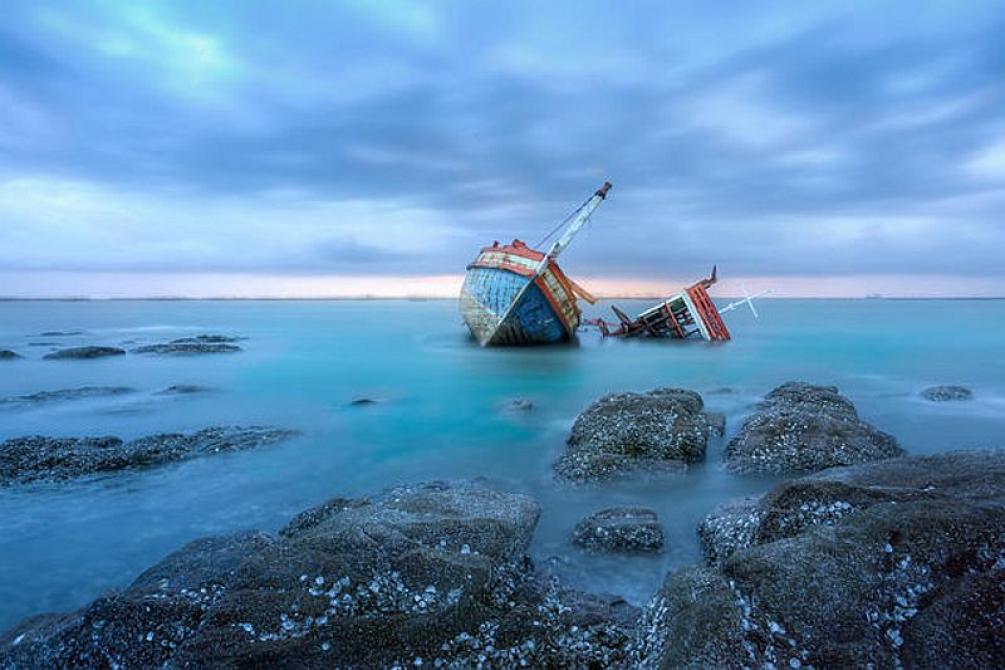 Kapal Berisi 13 Penumpang Terbalik di Perairan Indramayu