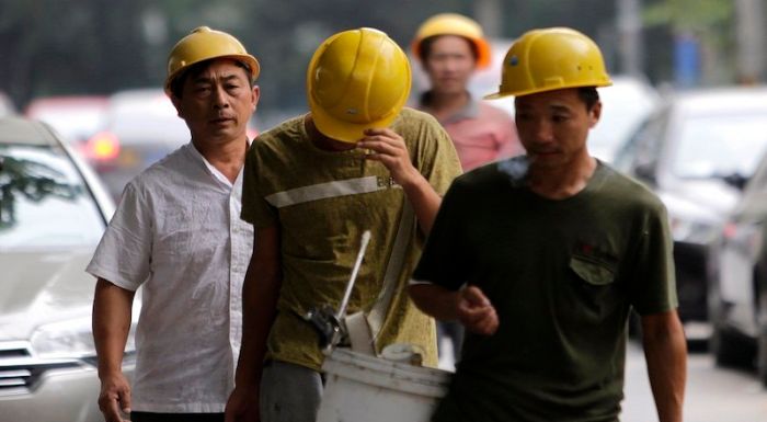 Riau Deportasi 8 Tenaga Kerja Asal China