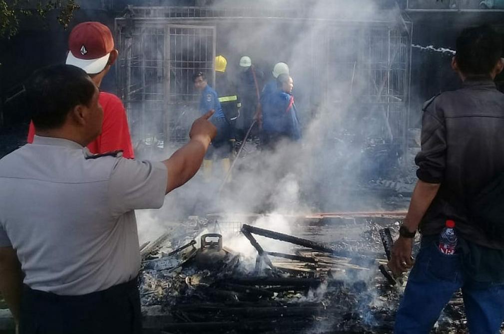 Terjebak Kebakaran, Pemilik Bengkel Nekat Loncat dari Lantai 2