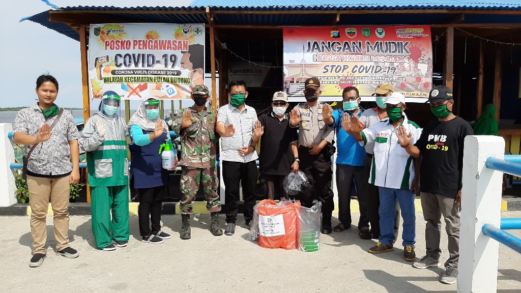 PKB Inhil Bagikan APD Face Shield dan Masker di Kateman dan Pulau Burung