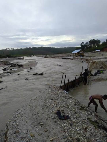 Kolam Ikan Disapu Banjir, Warga Sentajo Kuansing Rugi Ratusan Juta
