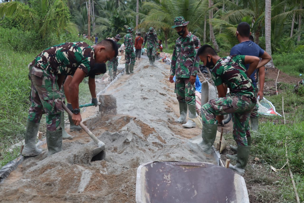 TMMD 111 Kodim 0314/Inhil: Semenisasi Jalan Yaqub 2 Desa Teluk Bunian Capai 11,73 Persen