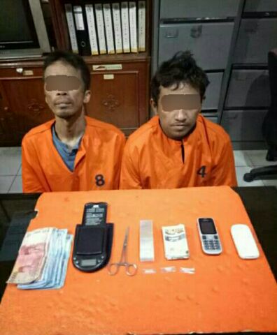 Sempat Berusaha Melarikan Diri, 2 Orang Pemilik Shabu di Tembilahan Diringkus