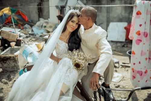24 Tahun Hidup Bersama Namun Tidak Menikah Karena Miskin, Momen Bahagia Akhirnya Tiba Bagi Pasangan Ini