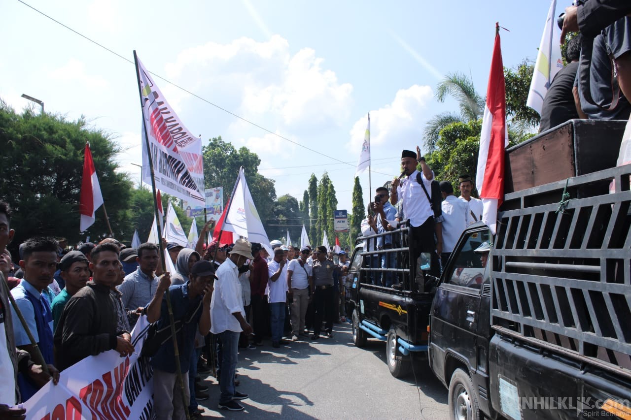 Ribuan Massa ANSU 'Duduki' Polres dan DPRD Sergai