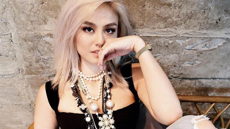 Benda Kecil di Telinga Agnez Mo ini Seharga Rp 1,3 Miliar