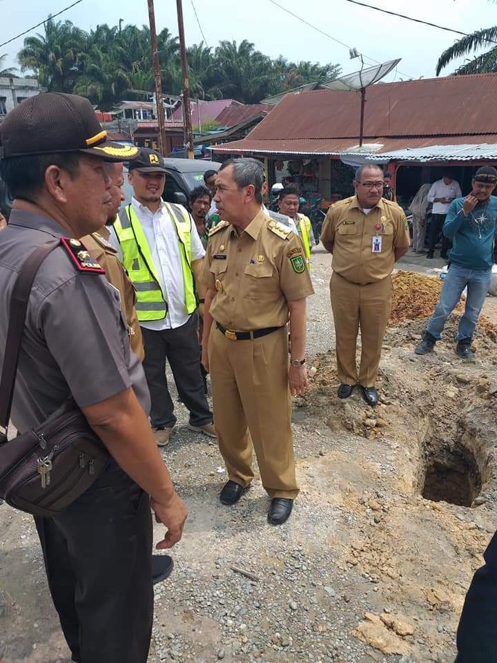 Gubri Tinjau Jalan Longsor di Kandis