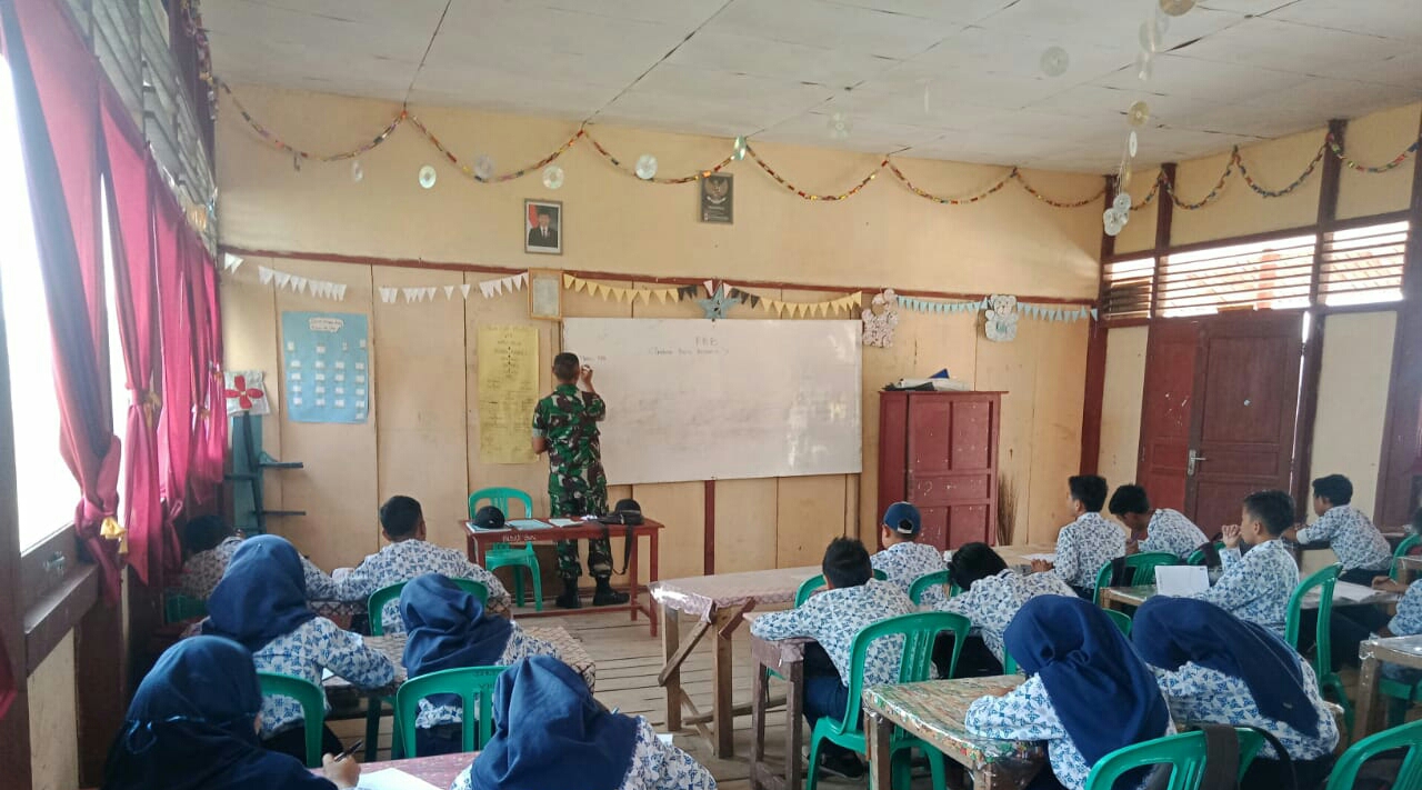 Satgas TMMD Kodim 0314 Inhil Tanamkan Wawasan Kebangsaan Kepada Murid SMP
