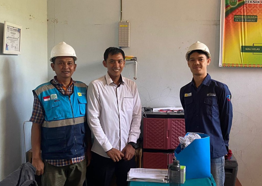 PLN Icon Plus Sumbagteng Support Internet SMKN 1 Perhentian Raja