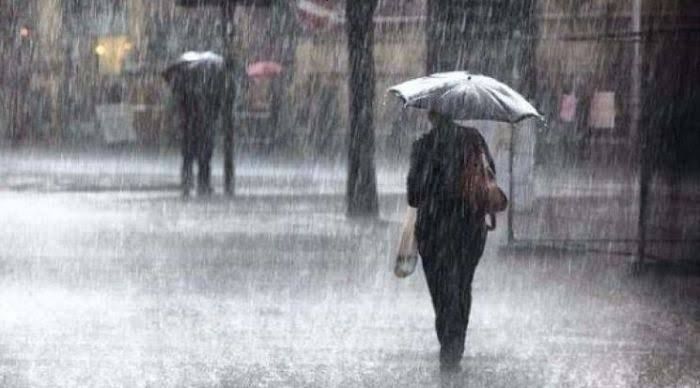 Waspada Banjir, Hujan Lebat Disertai Petir Membayang