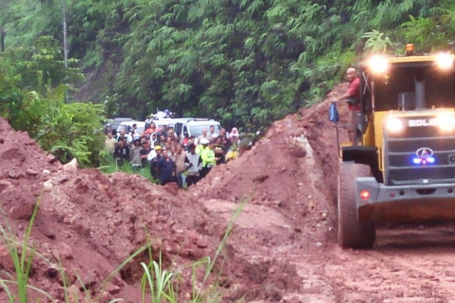 Jalan Lintas Riau-Sumbar Longsor, Lalu Lintas Kendaraan Sistem Buka Tutup