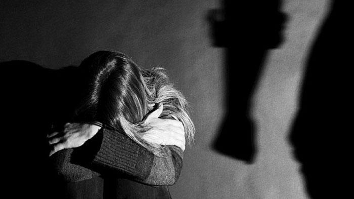 Bejat, Seorang Gadis Hamil 2 Bulan Karena di Perkosa Ayah Tiri