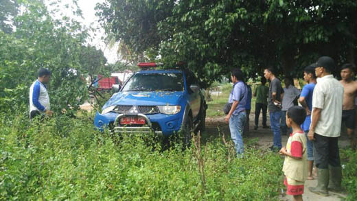 Mobil Bantuan Kemensos Oleng Tabrak Pohon di Rohul
