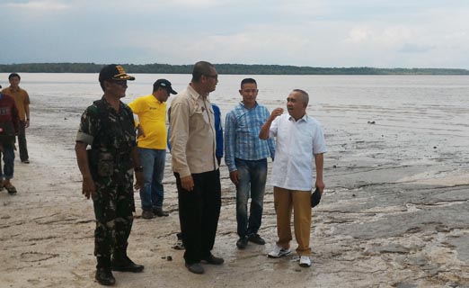 Arsyadjuliandi Rachman Jalan Jalan Ke pantai Solop dan Telusuri Hutan Mangrove Mandah