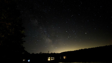 Ilmuwan: Ruang Angkasa Dipenuhi Minyak Kotor