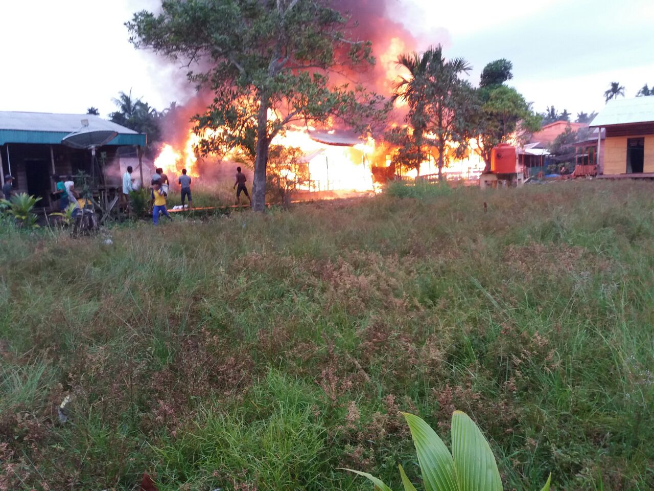 Kebakaran di Parit Berkat Yakin Pelangiran, 8 Rumah Ludes