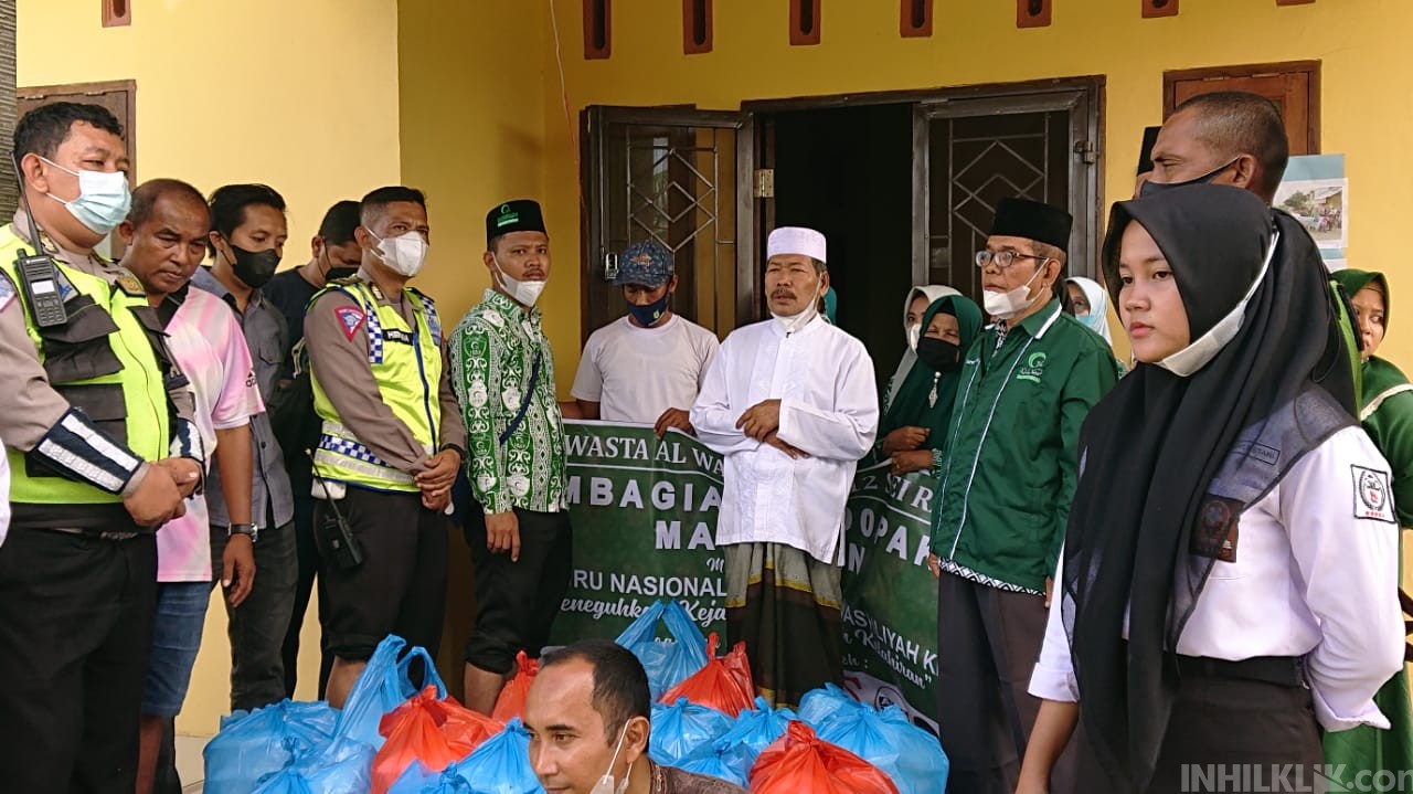 SMK Swasta Al-Washliyah 12 Sei Rampah Bagikan 1000 Paket Makanan 