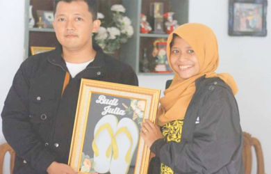 Menikah Mahar Sandal Jepit, Ini Kata Budi dan Julia