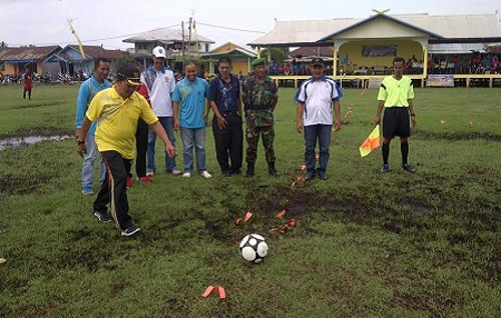 Turnamen Sepakbola KNPI CUP Kecamatan Mandah Resmi Dibuka