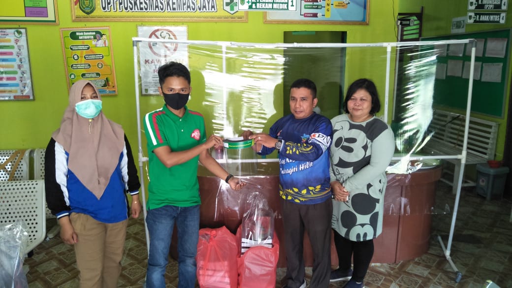 DPC PKB Inhil Serahkan APD di Kecamagan Tempuling dan Kempas
