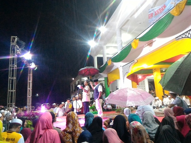 Diguyur Hujan, UAS: Hujan Turun Merupakan Rahmad Allah