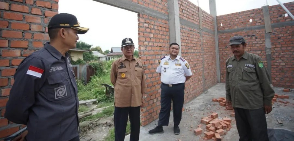 Bupati HM Wardan Meninjau Progres Pengerjaan Jalan Pemuda dan Kantor Camat Keritang