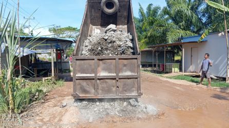 Rusak Akibat Truk Kelebihan Muatan, PUPR Riau Perbaiki Jalan Lintas Sinaboi
