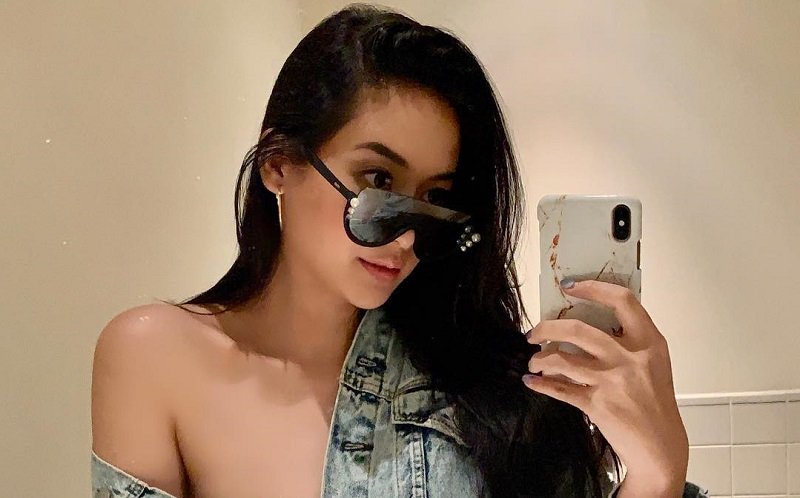 Dituntut Sensual, Bagian Tubuh Elvira Devinamira Ini Terlihat Jelas saat Adegan Mandi