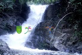 Menguak Keindahan Air Terjun di Kemuning