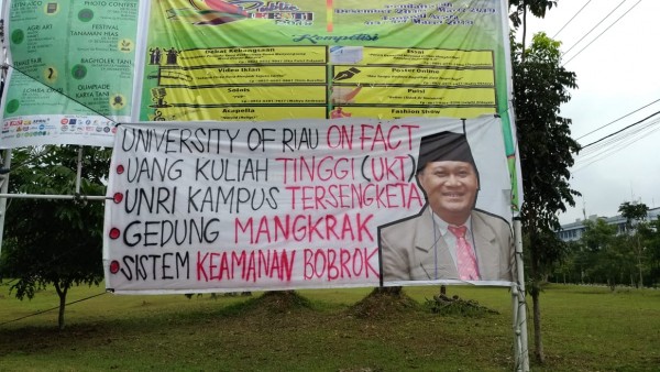 Kecewa Kepemimpinan Rektor, Spanduk Protes Penuhi Kampus UNRI