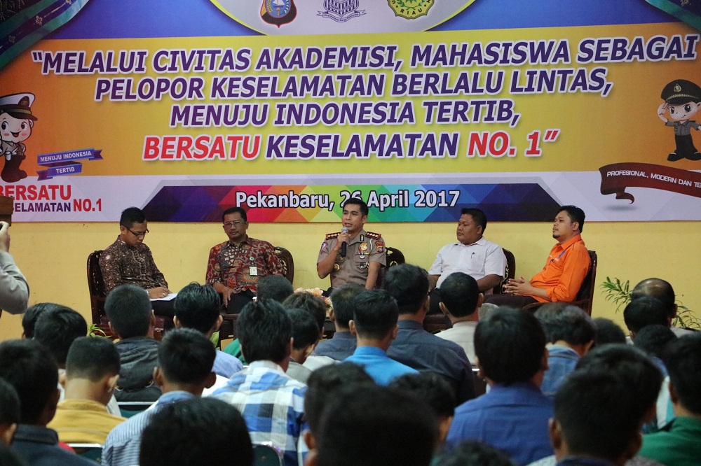 Ditlantas Polda Riau Gandeng Umri Gelar Seminar Mahasiswa Sebagai Pelopor Keselamatan Berlalu Lintas