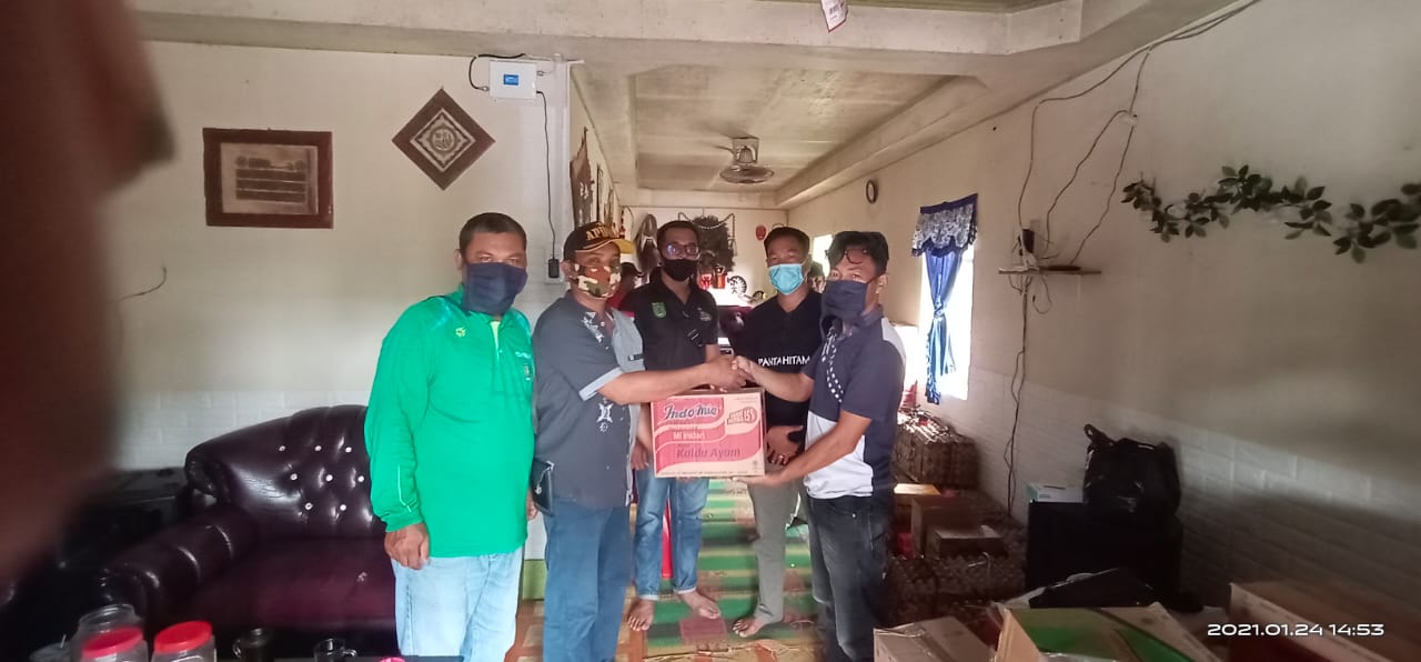 Kades Se-Gaung Kompak Salurkan Bantuan Korban Banjir
