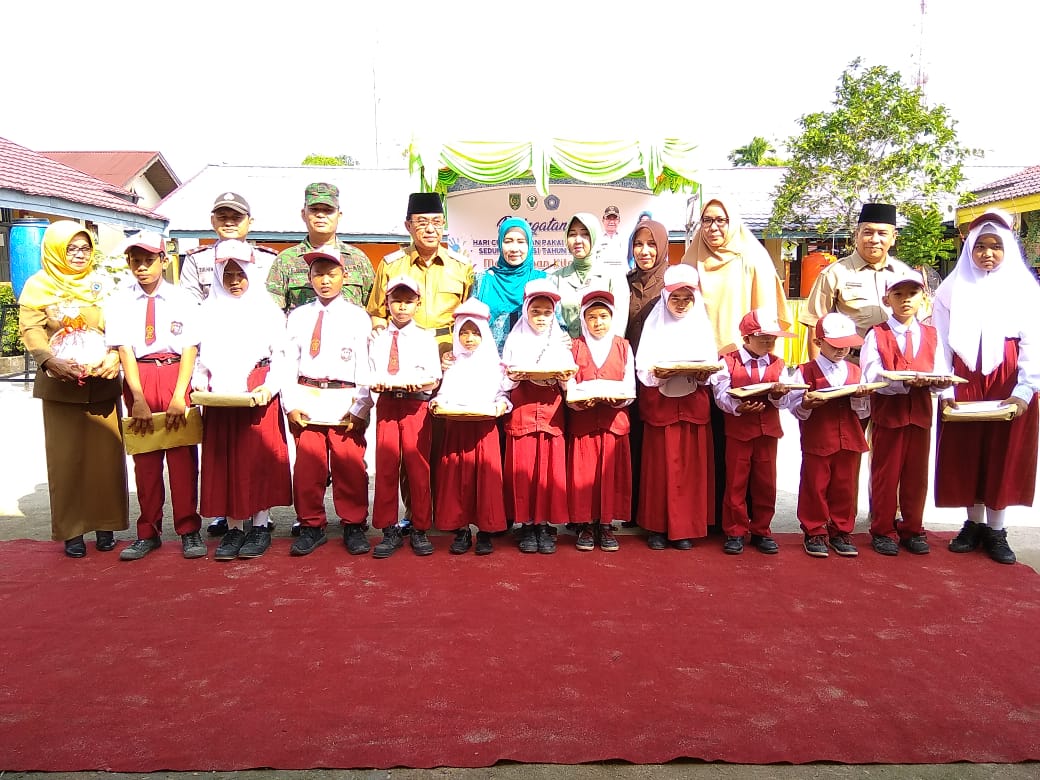 HM Wardan Peringati HCTPS Sedunia Bersama Siswa SD di Tembilahan