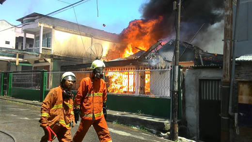 Pangkalan Elpiji dan Gudang Beras di Duri Terbakar