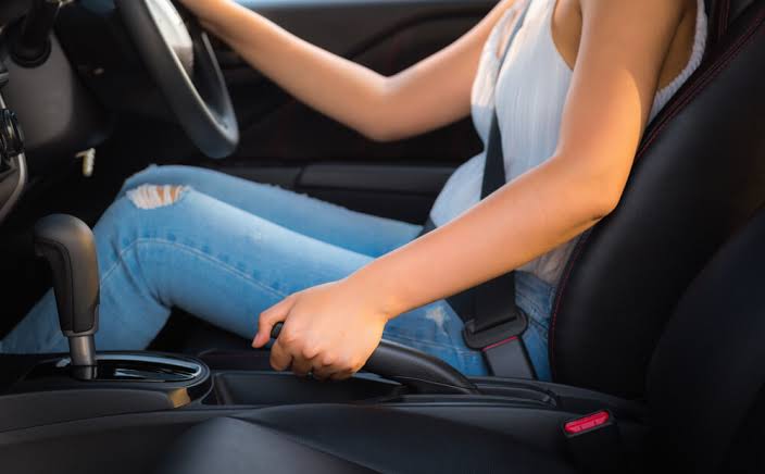 Lalai! Lupa Mengaktifkan Rem Tangan, Anaknya Tewas Tergilas Mobil