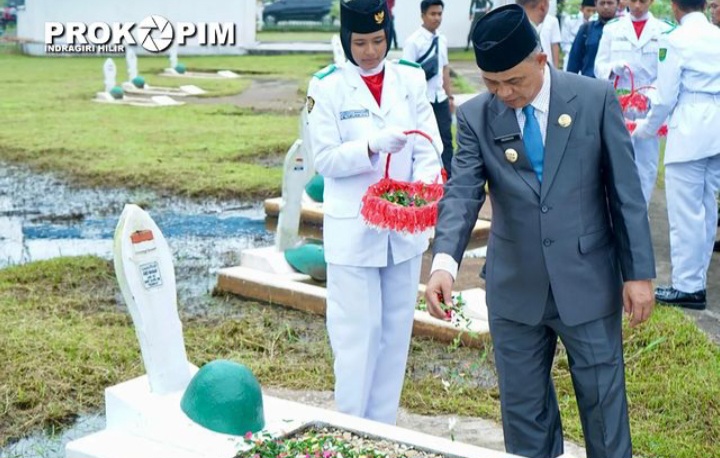 Hari Kebangkitan Nasional ke-116, Pj Bupati Herman Ziarah TMP Yudha Bhakti Tembilahan