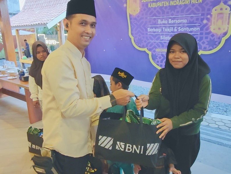 Gelaran Bukber SMSI Inhil Diwarnai Pembagian Takjil dan Santunan Anak Yatim