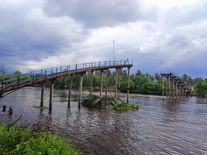 Jembatan di Inhil ini Patah Dua dan Tinggal Kerangka
