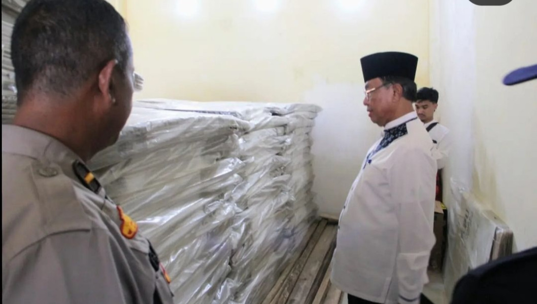 Jelang Pemilu 2024, Bupati Wardan Cek Gudang Logistik KPU Inhil