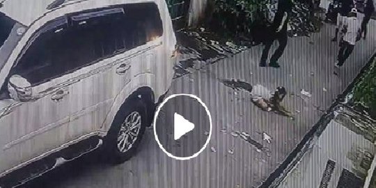 SUPER SEKALI... Anak Perempuan 8 Tahun ini Tanpa Ragu Hadang Perampok yang Hendak Rampok Ayahnya