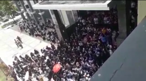 Usai dari Kantor Walikota, Ratusan Guru Lanjutkan Aksi Unjuk Rasa di DPRD Pekanbaru