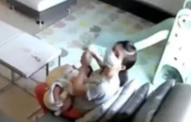 Niatnya Disuruh Menjaga Bayi, Pengasuh Ini Justru Jadi Saudara Persusuan Majikannya Sendiri