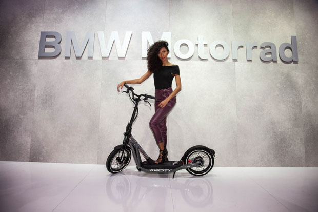 BMW Perkenalkan Skuter Listrik Mungil X2City