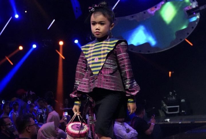 Model Cilik Asal Inhil Alesha Mikayla Hadid Tampil di ASEAN Fashion Festival
