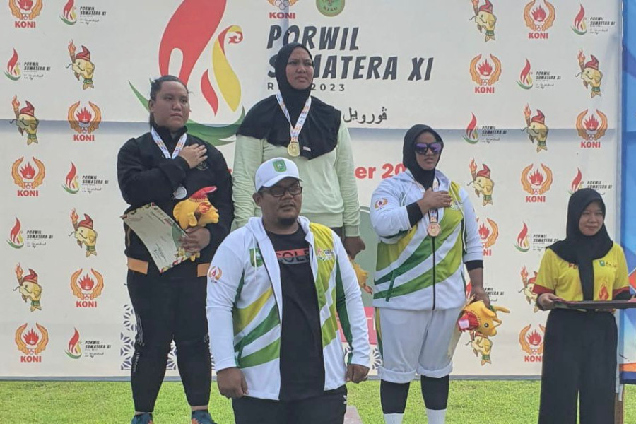 Pelontar Martil Riau Indah Pratiwi Tambah Medali Emas Atletik