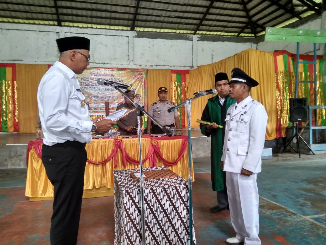 Pj Bupati Inhil Lantik Pj Kades Simpang Tiga Daratan Dan Resmikan Keanggotaan BPD