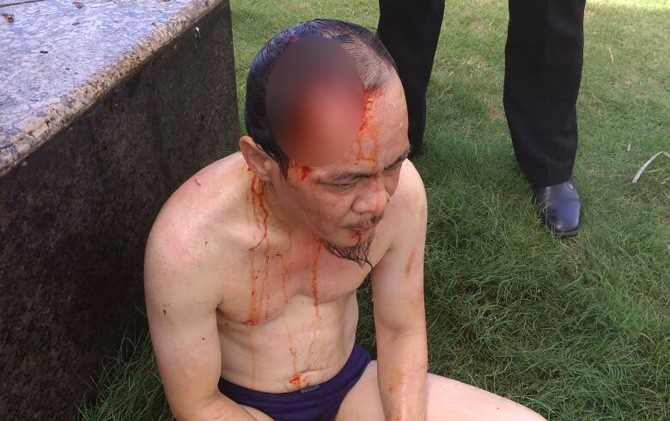 'Kencingi' Sajadah Masjid Kubah Emas, Pria Ini Babak Belur Dihajar Jamaah