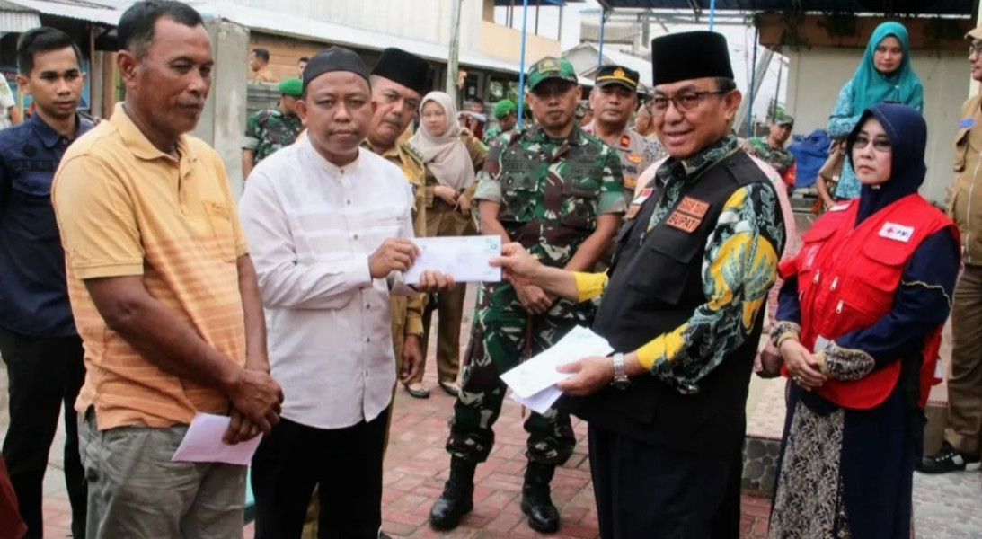 Bupati Inhil Tinjau Lokasi Terdampak Longsor di Kuala Enok